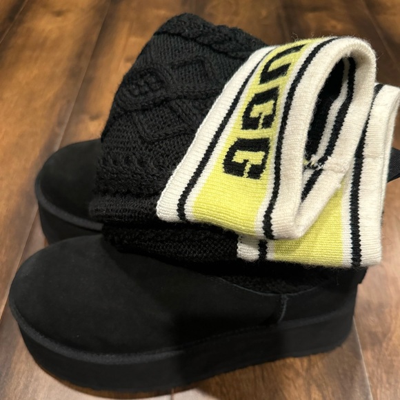 UGG BLACK W CLASSIC SWEATER LETTER - Picture 16 of 16